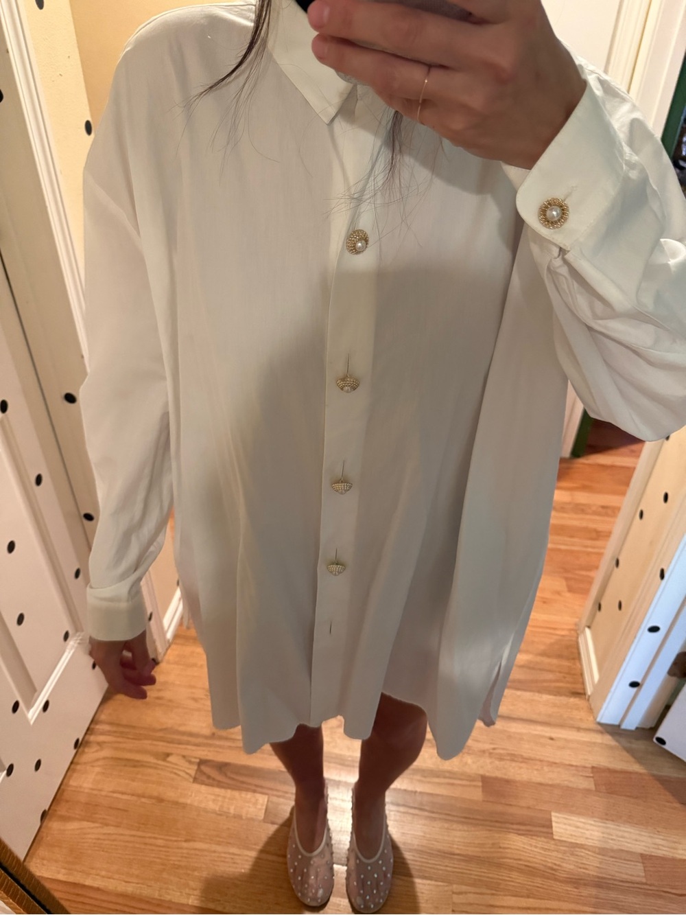 Elegant Zara  Pearl-Button White Button-Up Tunic